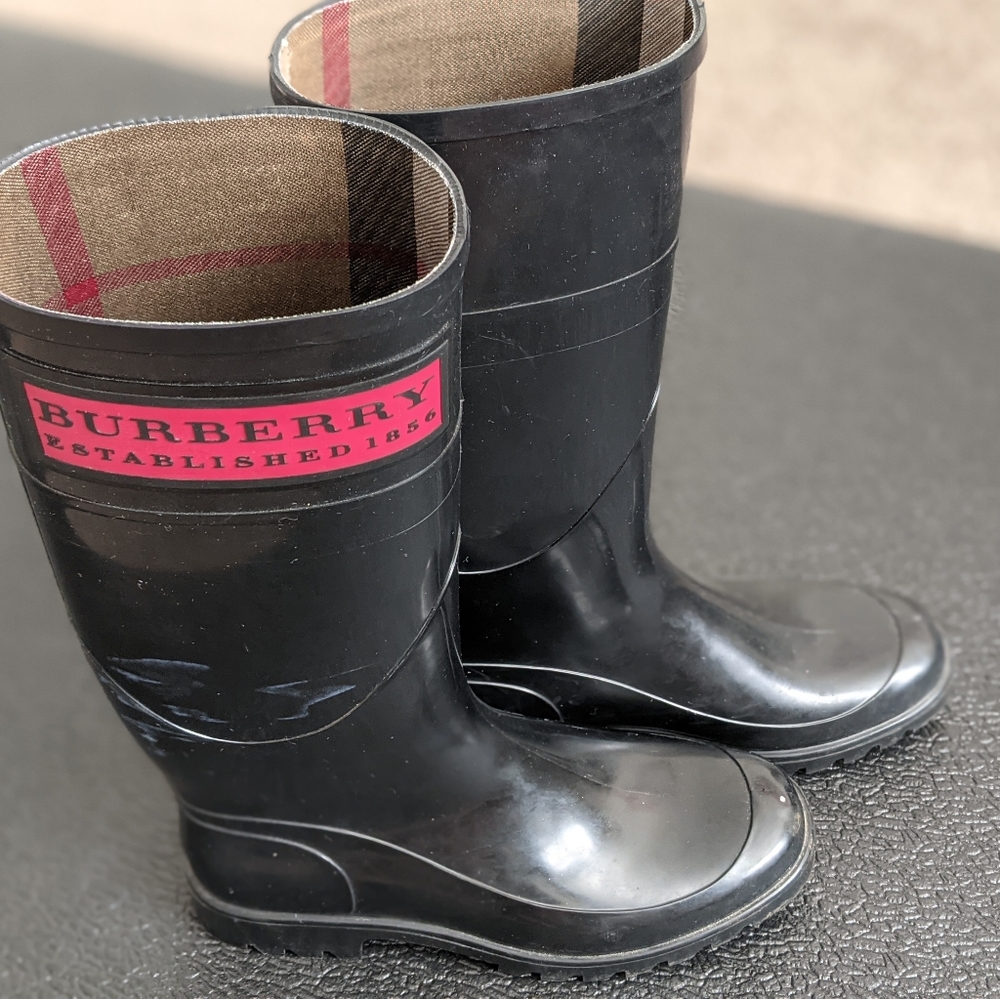 Burberry Rain Boots (slightly used)